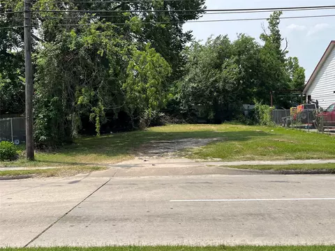 1207 S Victory Dr, Houston, TX 77088