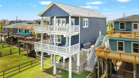 312 Seabean St, Surfside Beach, TX 77541