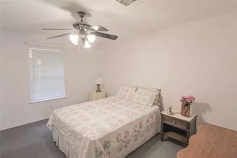 Bedroom - 200 Lakefront Dr, Onalaska, TX 77360 photo 8 of 12