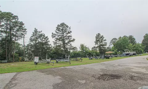 Exterior - 200 Lakefront Dr, Onalaska, TX 77360 photo 12 of 13