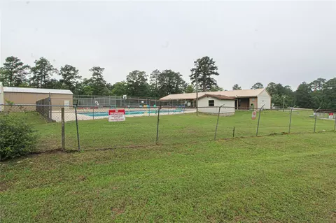 Exterior - 200 Lakefront Dr, Onalaska, TX 77360 photo 11 of 13