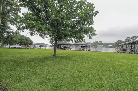 Exterior - 200 Lakefront Dr, Onalaska, TX 77360 photo 3 of 13
