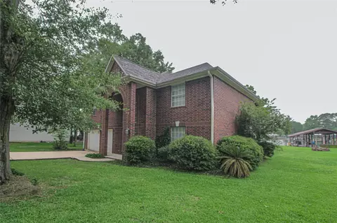 Exterior - 200 Lakefront Dr, Onalaska, TX 77360 photo 2 of 13