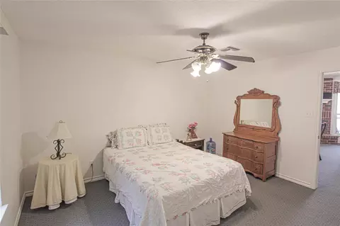 Bedroom - 200 Lakefront Dr, Onalaska, TX 77360 photo 7 of 12