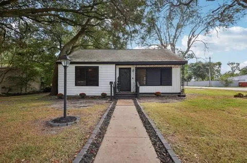 2423 Meadow Ln, La Marque, TX 77568
