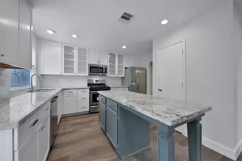 Kitchen - 32 E Lance Leaf Rd, The Woodlands, TX 77381 photo 1 of 4
