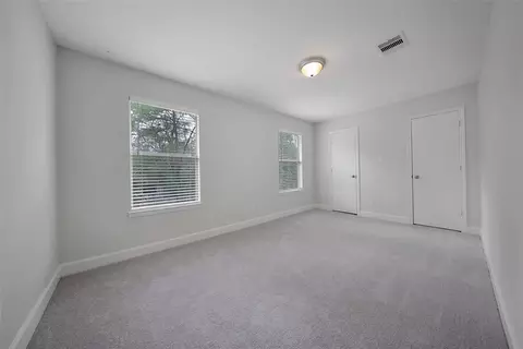 Bedroom - 32 E Lance Leaf Rd, The Woodlands, TX 77381 photo 2 of 4