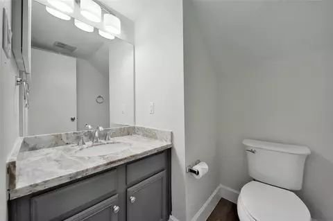 Bath - 32 E Lance Leaf Rd, The Woodlands, TX 77381 photo 4 of 4