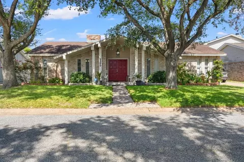 3026 Beluche Dr, Galveston, TX 77551