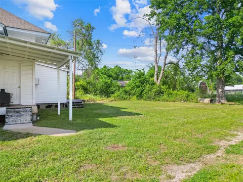Exterior - 327 S Robb St, Trinity, TX 75862 photo 4 of 4