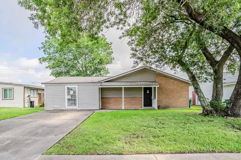 3705 Crawford Dr, Pasadena, TX 77503
