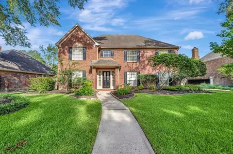 15110 Greenleaf Ln, Houston, TX 77062