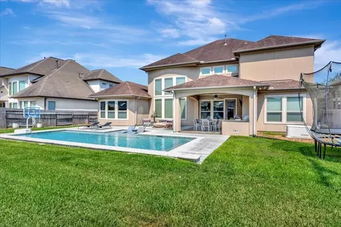 1310 Tamina Pass Ln, Friendswood, TX 77546