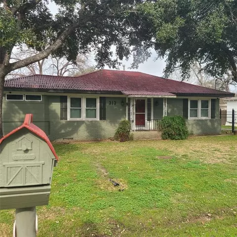 313 E Wayside Ave, Wharton, TX 77488 photo 1