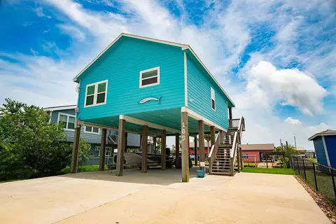 165 County Road 201, Sargent, TX 77414
