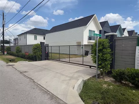 4623 Crown Bend Ln, Houston, TX 77018