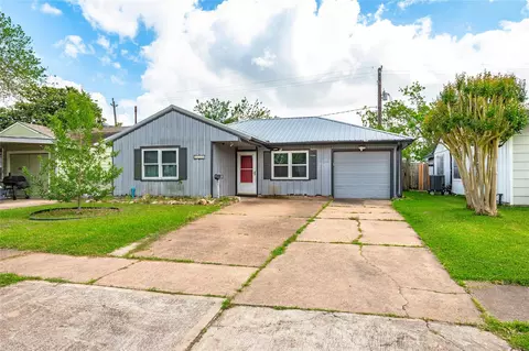 2308 Grape Ln, Pasadena, TX 77502