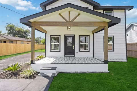 2420 Woodard St, Houston, TX 77026
