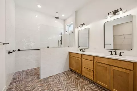 Bath - 15611 Red Panda Rd, Conroe, TX 77302 photo 1 of 2