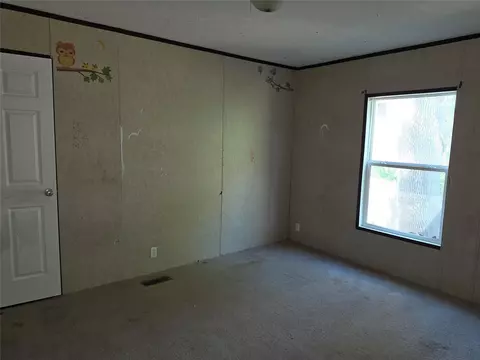 Bedroom - 20527 Lake Forest Dr E, Guy, TX 77444 photo 1 of 2