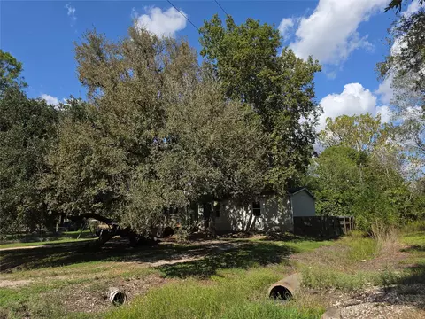 Exterior - 20527 Lake Forest Dr E, Guy, TX 77444 photo 1 of 9