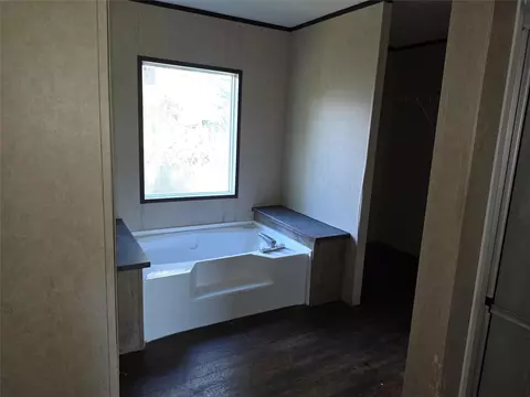 Bath - 20527 Lake Forest Dr E, Guy, TX 77444 photo 1 of 1