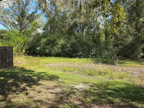 Exterior - 20527 Lake Forest Dr E, Guy, TX 77444 photo 7 of 9