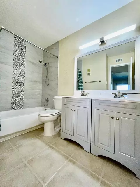 3055 Walnut Bend Ln #36, Houston, TX 77042