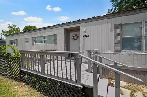 1202 Willow Ln, League City, TX 77573