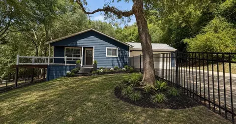 445 Loop Dr, Livingston, TX 77351