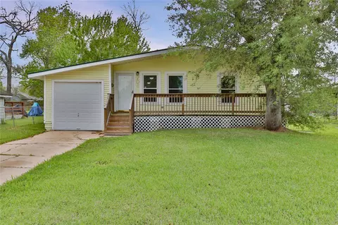 708 Winding Way St, Lake Jackson, TX 77566