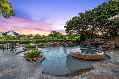 74 Pipers Walk, Sugar Land, TX 77479