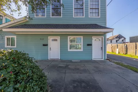 715 35th St, Galveston, TX 77550