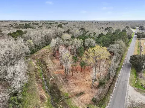 000 Lakeland Dr, Liberty, TX 77575