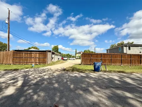 15322 Paul Rd, Sugar Land, TX 77498