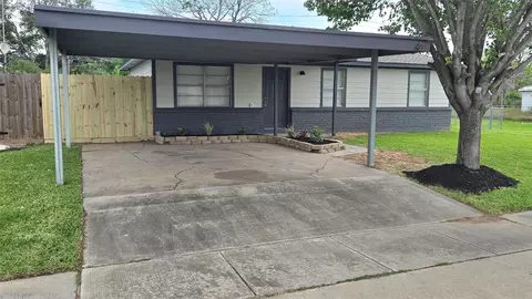 3502 Magnolia Ave, Texas City, TX 77590
