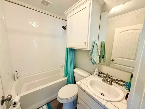 1017 E Miller St, Angleton, TX 77515 photo 6
