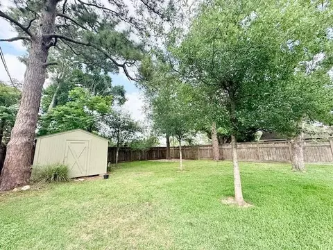 1017 E Miller St, Angleton, TX 77515 photo 9