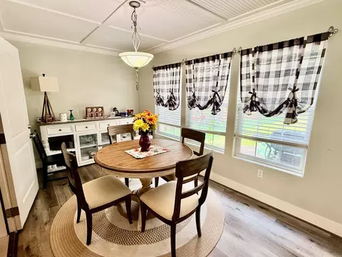 1017 E Miller St, Angleton, TX 77515 photo 4