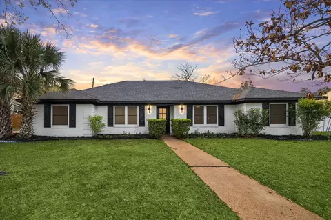 210 Weeping Oak Ln, Spring, TX 77388