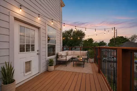 1902 Fletcher St, Houston, TX 77009