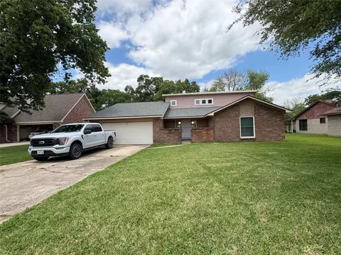 508 Pin Oak Dr, Baytown, TX 77520