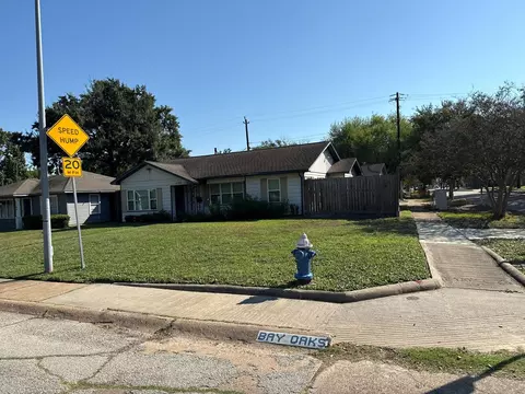 1102 Bay Oaks Rd, Houston, TX 77008