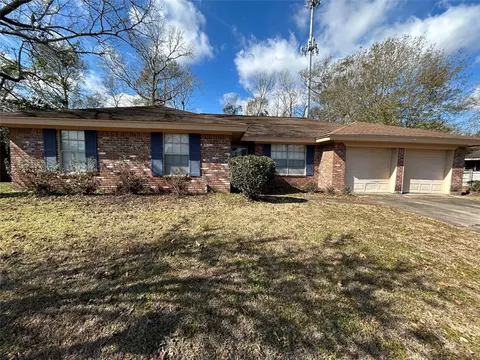 1805 King Arthur Ct, Orange, TX 77630