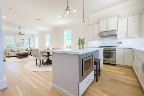 739 Bringhurst St, Houston, TX 77020