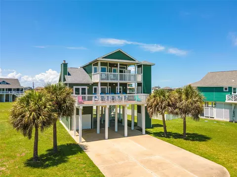 18902 Shaman Dr, Galveston, TX 77554