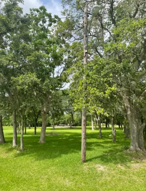 2702 Lake Rd, La Marque, TX 77568