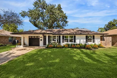 2214 Bron Holly Dr, Houston, TX 77018