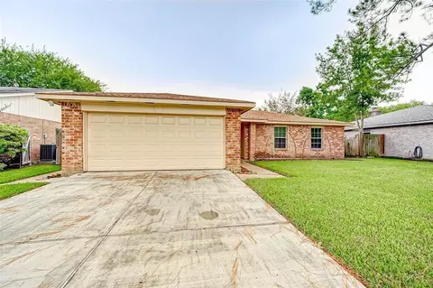 9915 Towne Tower Ln, Sugar Land, TX 77498