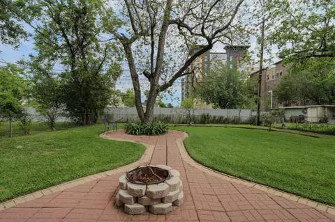 4609 University Oaks Blvd, Houston, TX 77004